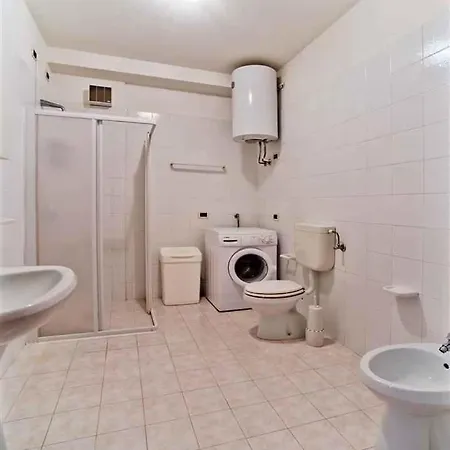 Apartment In 24411b *